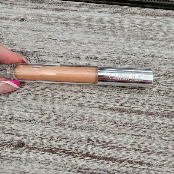 Clinique Pop Plush Gloss in Bubblegum Full Size New - Picture 1 of 2